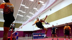 Kierowcy F1 na treningu azjatyckiej "siatkonogi". Zobacz, jak sobie radzili