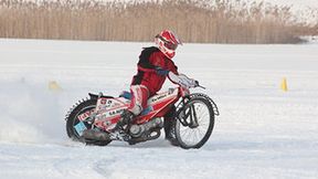 Impreza plenerowa w Kłecku. Lodowe szaleństwo w wykonaniu żużlowców (galeria)