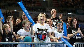 Kibice i cheerleaderki podczas V meczu finałowego EBL pomiędzy Polskim Cukrem Toruń a Anwilem Włocławek (galeria)