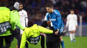 Liga Mistrzów. Kibic wbiegł na boisko i padł na kolana przed Cristiano Ronaldo. Gwiazdor Juventusu był wściekły