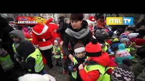 Przedstawiciele Stali Gorzów dekorowali miejską choinkę (grudzień 2013)