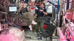 W kosmosie też czekają na mundial. Tak w piłkę grają astronauci