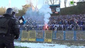 Race i przepychanki z policją. Derby Sarajewa przerwane przez pseudokibiców