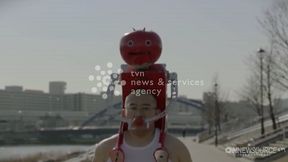 Gratka dla biegaczy prosto z Japonii. "Pomidobot" karmi w trakcie treningu