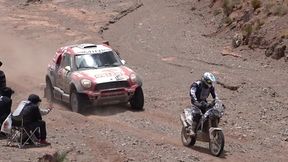 Adam Małysz ściga motocyklistę