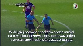 #dziejesiewsporcie: przerwano mecz, bo sędzia musiał pobiec do toalety. Za to dostał czerwoną kartkę