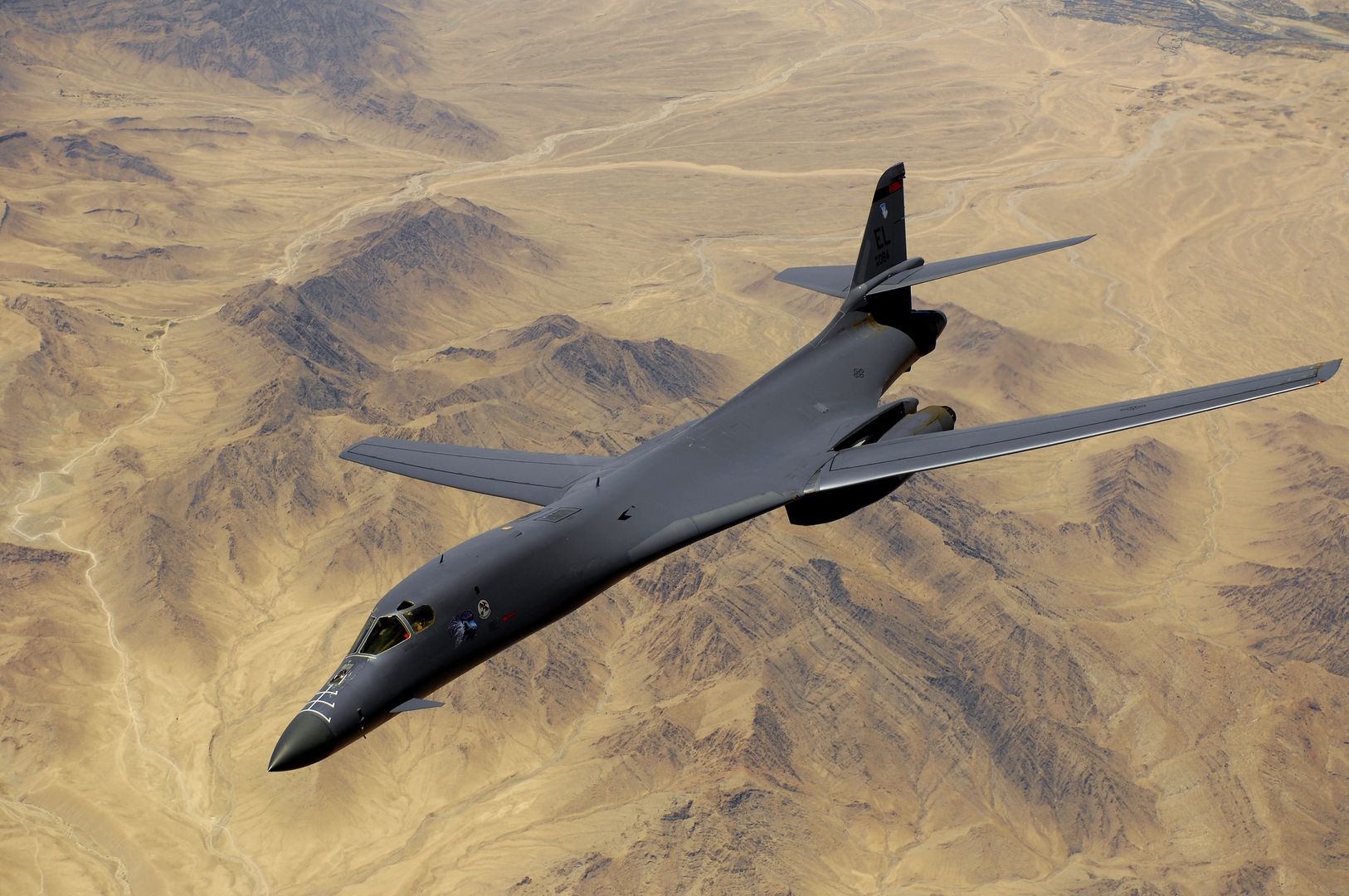 Four Survive South Dakota's Rockwell B-1B Lancer Bomber Crash, Stirring ...