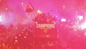 Lewandowski i Szczęsny nigdy tego nie zapomną. Magiczne sceny w Barcelonie