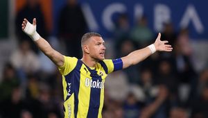 Oficjalnie. 39-letni Edin Dżeko ponownie zagra w Serie A