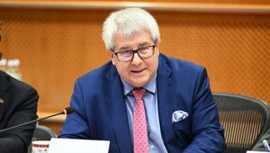 Ryszard Czarnecki będzie miał dwie emerytury. Oto powód