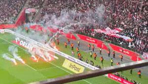 Skandaliczne zachowanie kibiców. Sędzia musiał przerwać mecz Polaków