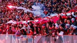 UEFA zamknie stadion po wybryku kibiców? Ekspert komentuje