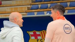 Legendarny piłkarz wrócił do Barcelony. Tak potraktował Lewandowskiego