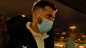 Wszystkich zaskoczył widok piłkarzy w maseczkach. Wiadomo, jaki jest powód