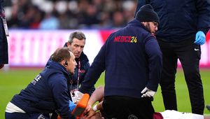 Dramatyczne sceny podczas meczu. "Cierpi z bólu"