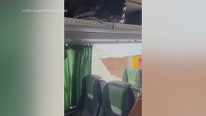 #dziejesiewsporcie: Kamienie, butelki, rozbite okna! Atak pseudokibiców na autokar z piłkarzami