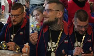 Popek malował bombki z młodzieżą w szkole