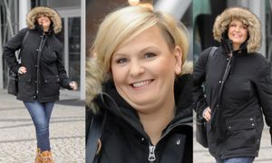 Uśmiechnięta Otylia Jędrzejczak wychodzi z TVP