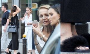 Marina z rodzicami i w kapciach z futerkiem. Ładne? (ZDJĘCIA)