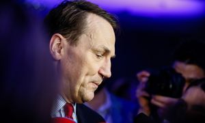 Rosyjski polityk do Sikorskiego: "POLSKA PROSTYTUTKA. Nie potrzebujemy opinii MAŁYCH KRAJÓW, ZALEŻNYCH OD USA"
