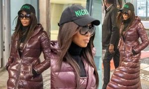 Naomi Campbell w złym humorze kroczy przez lotnisko. Pokłóciła się z chłopakiem