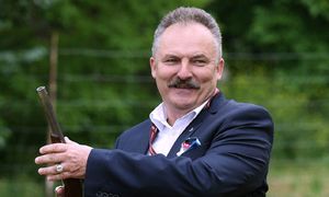 Poseł Marek Jakubiak z Kukiz'15: "Ja dzieci od małego uczę obchodzenia się z bronią"