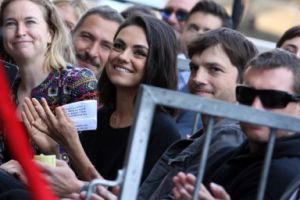Ashton Kutcher i Mila Kunis zaczęli się spotykać zdrowe nastoletnie relacje