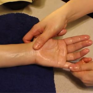 masaż dłoni