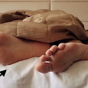 To właśnie z tego powodu zupełnie nieświadomie wysuwasz stopy spod kołdry podczas snu