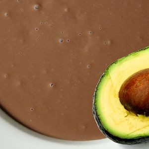Zrób budyń czekoladowy z awokado. Przyspieszy Twój metabolizm i spowolni procesy starzenia
