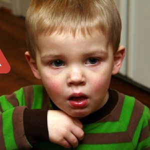 Epidemia kaszlących dzieci. Lekarze podpowiadają rodzicom, co może być przyczyną