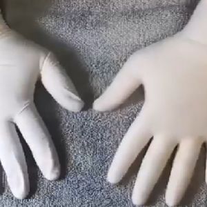 Jak dokładnie myjemy dłonie? Nagranie czarno na białym pokazuje, gdzie dociera mydło