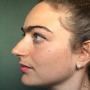 31-latka przestała depilować wiecznie odrastający „wąsik” i brwi. Dziś jest zupełnie inną osobą