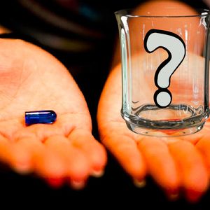 To, czym popijasz lekarstwa, może sprawić, że dany lek zadziała silniej, słabiej albo wcale