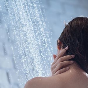 Dermatolog zdradza, jak często powinniśmy brać prysznic. Zwraca uwagę na trzy czynniki