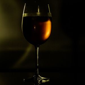 Jeden z największych MITÓW dotyczących wina został właśnie obalony. Chodzi lampkę wina dziennie