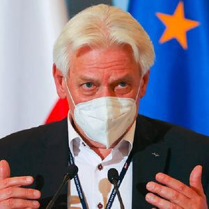 COVID-19: Ekspert ujawnia pierwsze informacje o regionalnych obostrzeniach. Nie wygląda to dobrze
