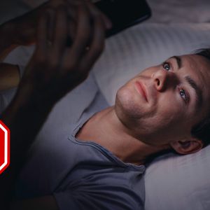 Po przeczytaniu tych 3 faktów już nigdy nie użyjesz telefonu tuż przed pójściem spać