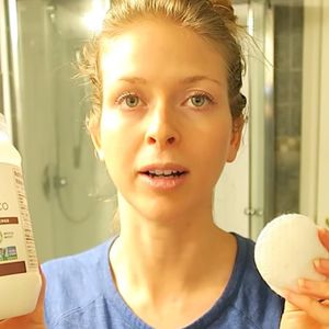 6 chemicznych produktów do pielęgnacji, które można zastąpić olejem kokosowym