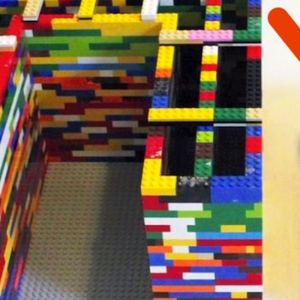 Zaczął budować konstrukcję z klocków Lego, a później zalał ją betonem. Powstało coś niepowtarzalnego