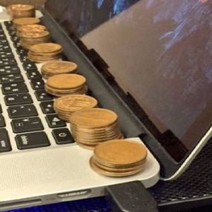 Prosty trik z monetami, dzięki którym Twój komputer posłuży Ci dłużej