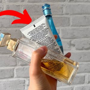 dwa flakony perfum i tubka balsami w ręce