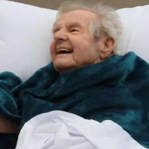 Umierający 87-latek miał ostatnie życzenie. Personel szpitalny zrobił wszystko, aby je spełnić