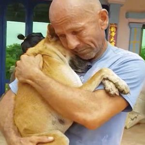 Mężczyzna uratował suczkę z farmy psiego mięsa. Ona podziękowała mu w wyjątkowy sposób