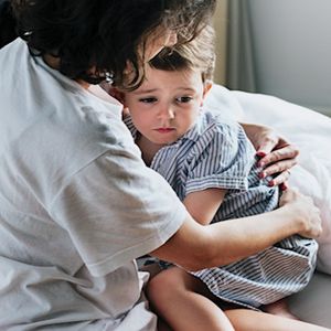 Koszmary senne u dzieci mogą świadczyć o chorobie. Czym są spowodowane?