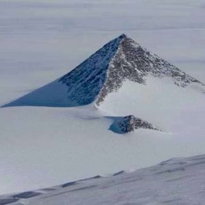Prawda skrywająca się za tajemniczymi piramidami na Antarktydzie rozczaruje niejedną osobę