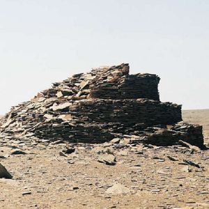 W zachodniej części Sahary można znaleźć setki tajemniczych kamiennych pomników