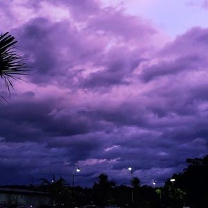 Fioletowe niebo zachwyciło mieszkańców Florydy, gdy tyko huragan Dorian minął wybrzeże