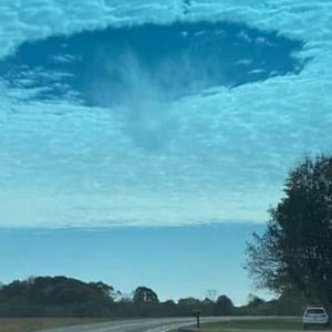UFO nad autostradą w Karolinie Południowej? Dziwna formacja na niebie przeraziła internautów