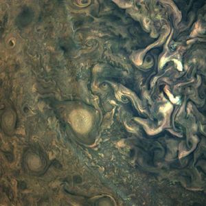 Misja Juno uchwyciła kolejne hipnotyzujące obrazy burzliwego regionu Jowisza